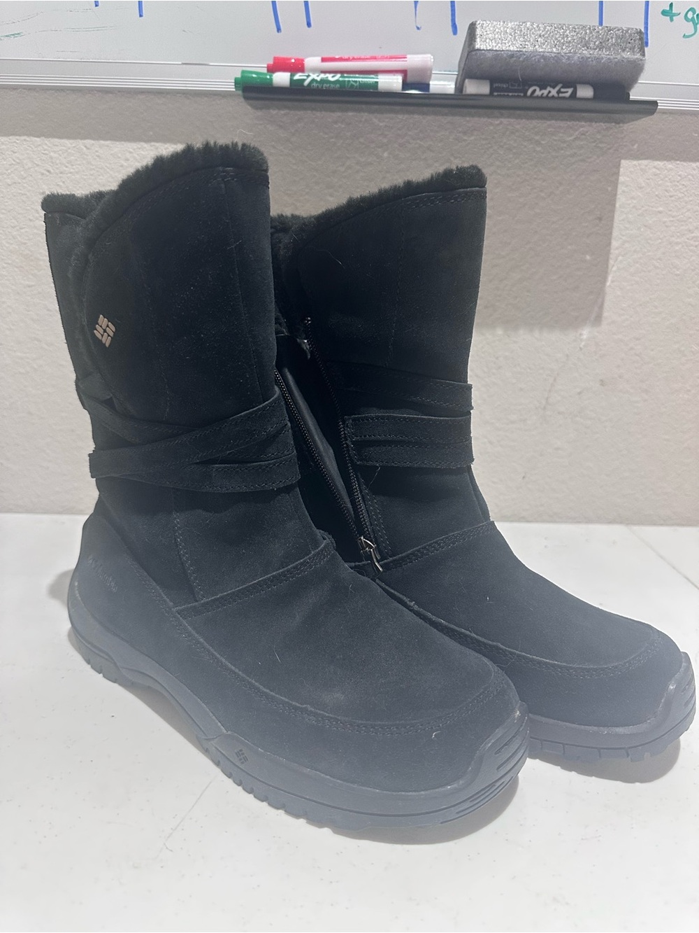 Columbia black winter boot water resistant women’s 8